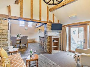 The Cow Shed - farm cottage close to Stratford