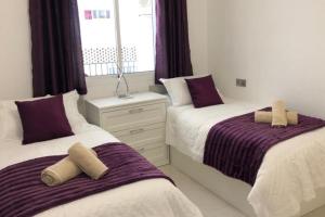 2 Bed Apartment Sleeps 6 -Public pool and Patio