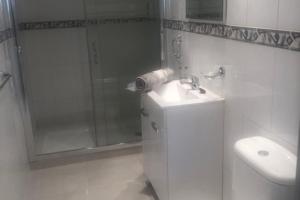2 Bed Apartment Sleeps 6 -Public pool and Patio