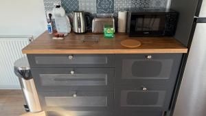 27 CHIC & COSY NOIRETABLE F2 55m2 WIFI SMART TV NETFLIX