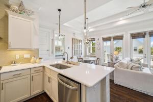 Sun and Sand for 6 - 167 Milestone Dr Unit C