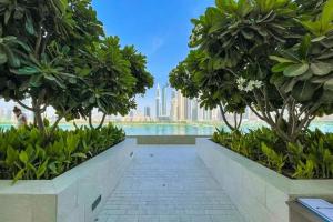 Modern 1 Bed Beachfront Emaar Beachfront Living