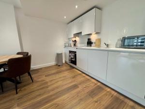 Luxury 2 bed Apt Near Ascot & Windsor