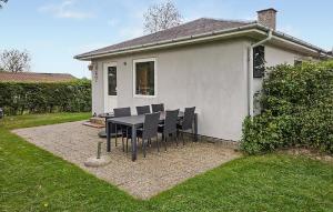 2 Bedroom Awesome Home In Hejls