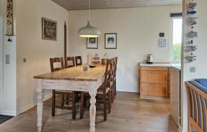 2 Bedroom Awesome Home In Hejls