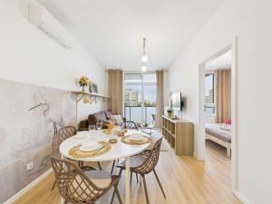 SuperApart Wysockiego with Air Conditioner - Near Metro Bródno