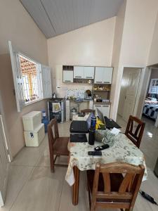 Casa com piscina próximo a praia do atalaia e rua do atalho