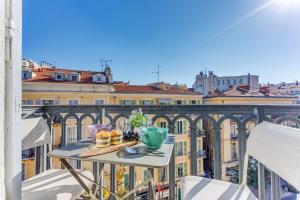 VUE MAGENTA AP4484 by Riviera Holiday Homes