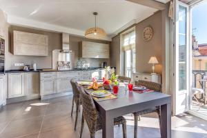 VUE MAGENTA AP4484 by Riviera Holiday Homes