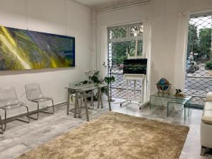 Stay, Work, Meet in Creative Space in Centrum