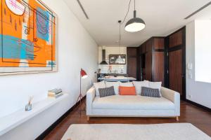 Large Studio with City Views