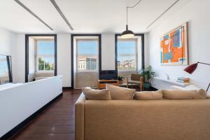 Large Studio with City Views