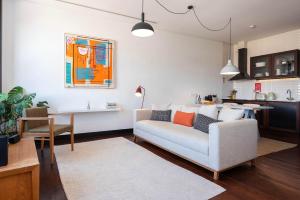 Large Studio with City Views