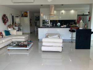 Apartamento con excelente Vista al Mar