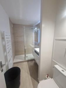 Large Studio with Terrace and Sun - Eiffel Tower