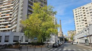 Large Studio with Terrace and Sun - Eiffel Tower