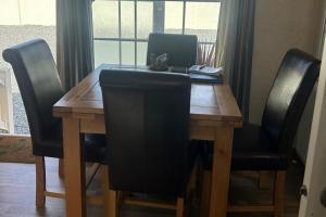 Chalet Sleeps 4 Near Cymyran Beach