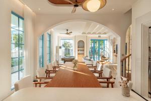 S Villa Ha Long - City Center, Near Beach - 6BR Private Villa with Pool, Jacuzzi, Sauna, Karaoke