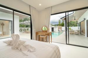 Luan Residence 3BR Pool Walk to Beach and Village