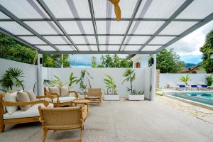 Luan Residence 3BR Pool Walk to Beach and Village