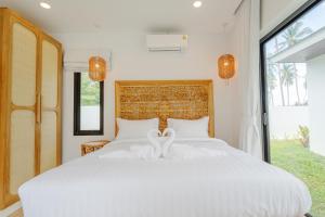 Luan Residence 3BR Pool Walk to Beach and Village