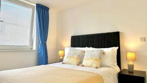 Central Apartment with 75inch TV Netflix