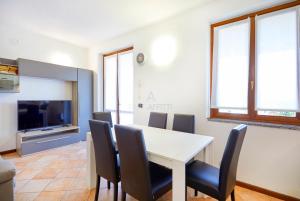 Praga Apartment - Relax in piscina a Sirmione