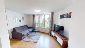 Fresh and Bright 1-Bedroom Centre Apartment - AL11