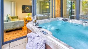 Orlik VIP Residence - Apartament z prywatnym Jacuzzi - blisko wyciągu i Wang by Royal Aparts