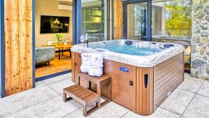 Orlik VIP Residence - Apartament z prywatnym Jacuzzi - blisko wyciągu i Wang by Royal Aparts