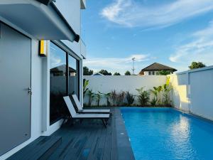 Brand new ultra-luxurious single pool villa resort homestay 4 bedrooms 5 bathrooms modern style decoration near Changkang Road, Chiang Mai Old City