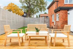 Meadow View Cottage by Leap Escapes