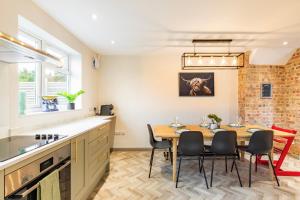 Meadow View Cottage by Leap Escapes