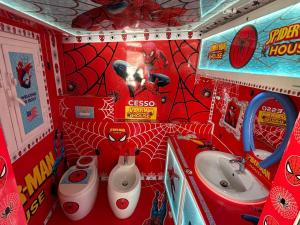 CATANIA SPIDERMANHOUSE l