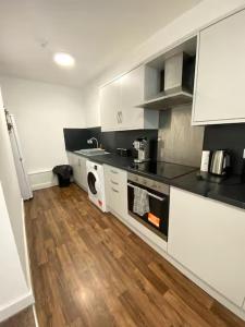 The Failsworth Collection - Stylish Apartments with Free Parking