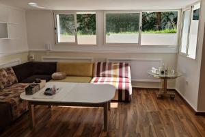 2 Bed Villa Sleeps 4 - Garden Wifi Parking