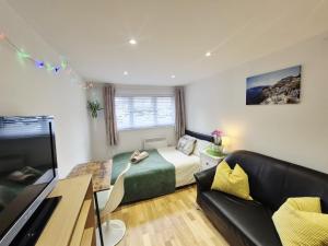 Your London Escape - Cosy Studio w fast Wi-Fi & free onstreet parking