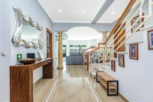 Quiet Villa Near The Beach, Opcional Heated Pool