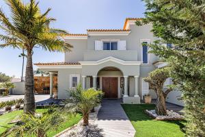 Quiet Villa Near The Beach, Opcional Heated Pool