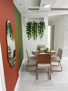 IDEA: 205C - DONO: THALITA E FELIPE · 2 quartos, telão, Wi-Fi, piscina e academia