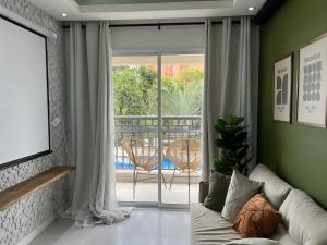 IDEA: 205C - DONO: THALITA E FELIPE · 2 quartos, telão, Wi-Fi, piscina e academia