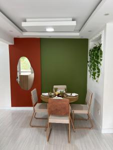 IDEA: 205C - DONO: THALITA E FELIPE · 2 quartos, telão, Wi-Fi, piscina e academia