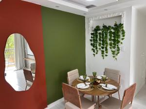 IDEA: 205C - DONO: THALITA E FELIPE · 2 quartos, telão, Wi-Fi, piscina e academia