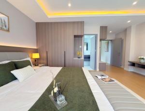 Chiang Mai City Center Luxury Pool Villa 4 Bedrooms 5 Bathrooms, Close to Chang Klan Road Business District, Chiang MaiRing, 5-Star Luxury Pool Holiday Villa