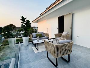 Chiang Mai City Center Luxury Pool Villa 4 Bedrooms 5 Bathrooms, Close to Chang Klan Road Business District, Chiang MaiRing, 5-Star Luxury Pool Holiday Villa