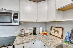 Shared Dock, Lake Hamilton Views Waterfront Abode