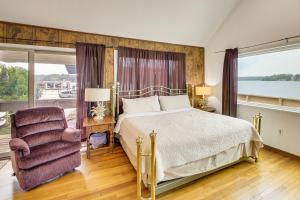 Shared Dock, Lake Hamilton Views Waterfront Abode