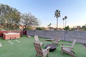 Epic 6BR with Pool, Spa and Fire Pit - Walk to Trails