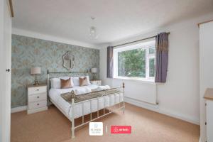 Sandbanks Peninsula l Premium Offers l Near to Corfe Castle l Sleeps Up to 4 l Seaside Escapes Short Lets & Serviced Accommodation