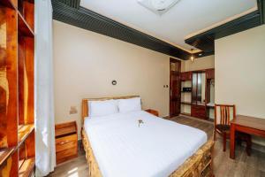 Under The Shade Safari Lodge